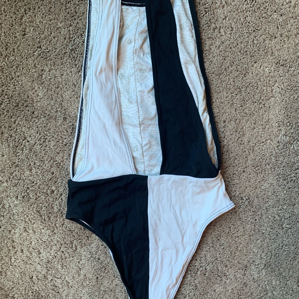 Volcom Simply Rib One Piece S - Picture 4 of 7